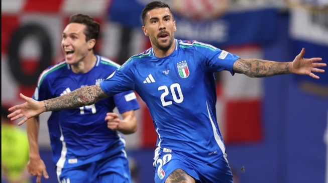 Penyerang timnas Italia, Mattia Zaccagni mencetak gol ke gawang Kroasia di Euro 2024. (screenshot X/@Azzurri_En)