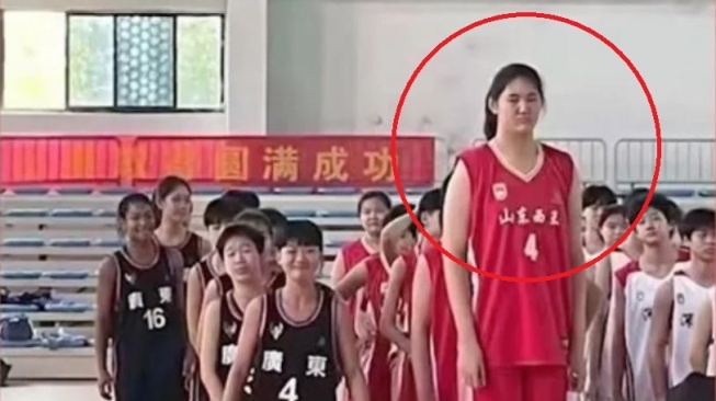 Mengenal Zhang Ziyu, Pebasket 17 Tahun dengan Tinggi 220 Cm yang Kalahkan Indonesia