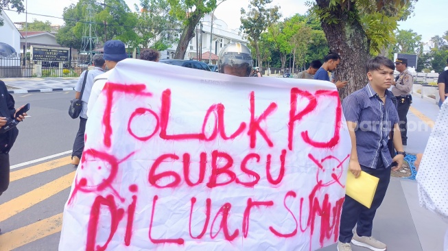 Mahasiswa Turun ke Jalan Tolak Pj Gubernur Sumut Agus Fatoni, Sempat Ada Intervensi untuk Batal Demo