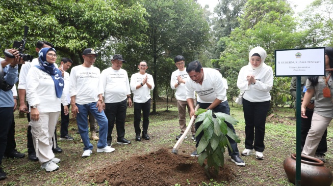 Nana Sudjana Berkomitmen Selesaikan Dampak Krisis Iklim di Jateng