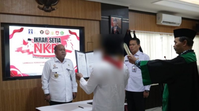 Cium Bendera Merah Putih saat Upacara di Penjara, Napi Teroris Ini Pilih Insaf