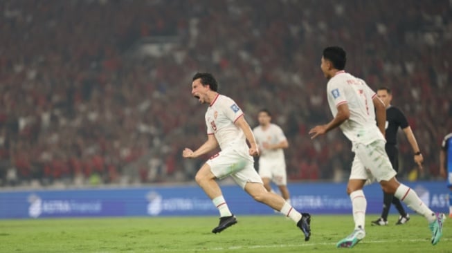 Selebrasi Thom Haye selepas menciptakan gol untuk Indonesia ke gawang Filipina (pssi.org)