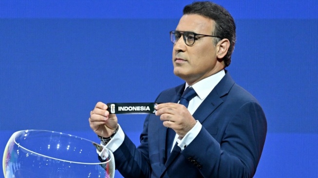 Timnas Indonesia tergabung di Grup C Round 3 Kualifikasi Piala Dunia 2026 zona Asia bersama Jepang, Australia, Arab Saudi, Bahrain dan China setelah drawing digelar di Kuala Lumpur, Malaysia, Kamis (27/6/2024). [Mohd RASFAN / AFP]