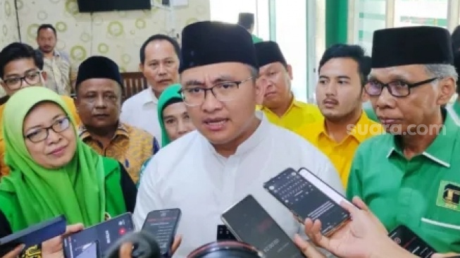 Andika Hazrumy Tegaskan Isu Pasangan Airin - Ade Sumardi Belum Resmi