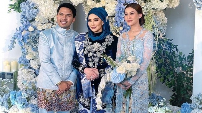 Reza Artamevia bersama Thariq dan Aaliyah (Instagram/rezaartameviaofficial)