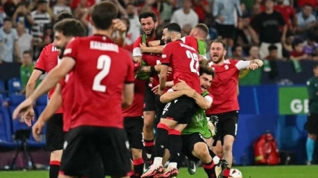 Para pemain Georgia merayakan kemenangan atas Portugal di laga Grup F UEFA Euro 2024 di Arena AufSchalke di Gelsenkirchen pada 26 Juni 2024. (Ozan Kose/AFP)