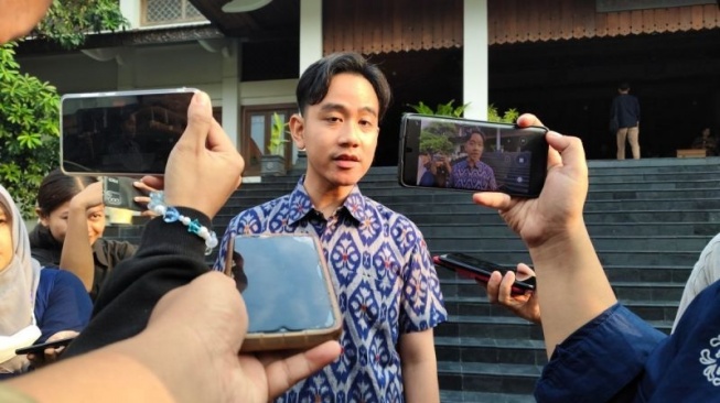 Gibran Belajar Atasi Kawasan Kumuh dari Heru Budi, Contek Cara Jakarta Rangkul Swasta