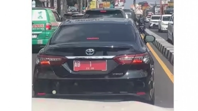 Ilustrasi mobil Sri Sultan Hamengkubuwono X, Gubernur Daerah Istimewa Yogyakarta (DIY). (Instagram/24jam.cctv)