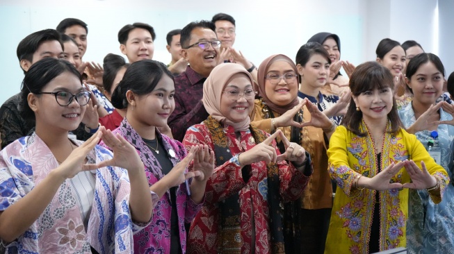 Menteri Ketenagakerjaan, Ida Fauziyah, melakukan kunjungan ke BCA Learning Institute (BLI) di Sentul, Bogor, Jumat (28/6/2024). (Dok: Kemnaker)