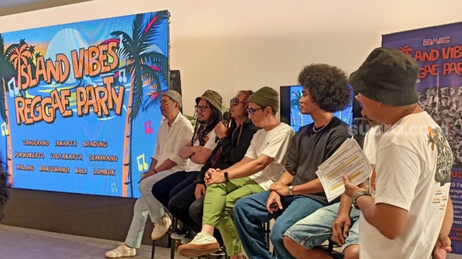 Konferensi pers album kolaborasi Coconuttreez bersama sederet musisi bertajuk Island Vibes di Taman Ismail Marzuki, Cikini, Jakarta Pusat pada Jumat (28/6/2024) [Suara.com/Rena Pangesti]