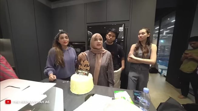 Bantu Bikin Kejutan Ultah Azriel, Aaliyah Massaid Dituding Judes ke Aurel Hermansyah