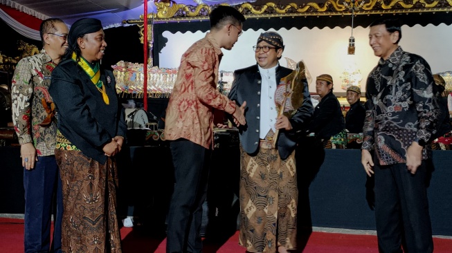 Hadiri Pesta Rakyat Semar Desa di Pura Mangkunegaran, Wiranto Titip Pesan Indonesia Emas 2024