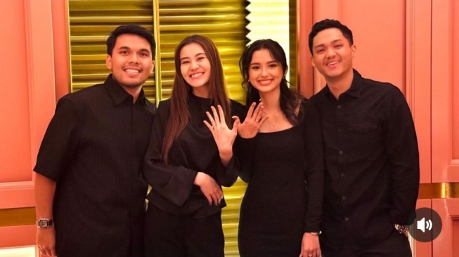 Momen Azriel Hermansyah Melamar Sarah Menzel Tepat di Hari Ulang Tahun (Instagram)