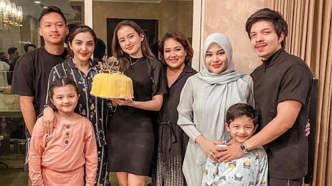 Ikhlas Sarah Menzel Mualaf, Karakter Calon Besan Kris Dayanti Dipuji Tak Banyak Drama