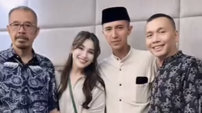 Potret Kebersamaan Ayu Ting Ting dan Muhammad Fardana. (Dok. Instagram)