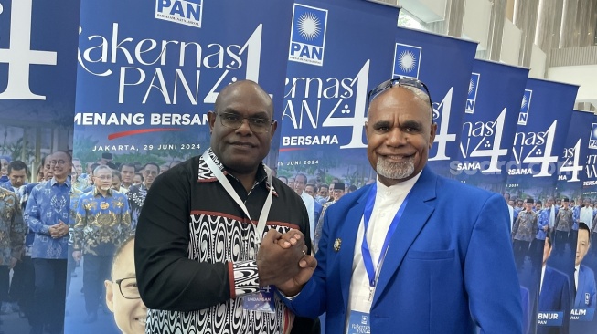 Ingin Percepatan Pembangunan, Meki-Deinas Pastikan Konektivitas Manusia Dan Logistik Di Papua Tengah