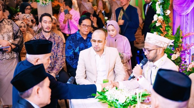 Sudah Menyandang Gelar Haji, Raffi Ahmad Kini Tawarkan Diri Jadi Saksi Nikah