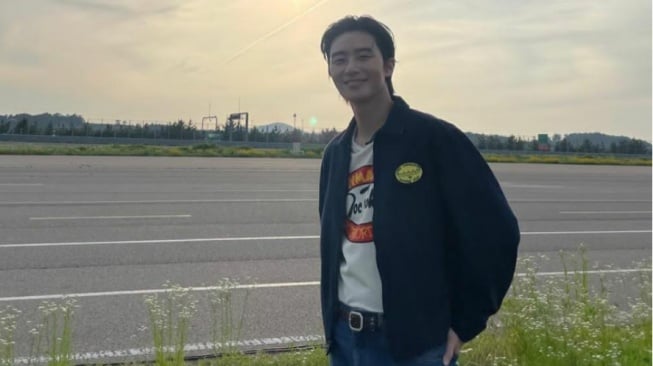 4 OOTD Kasual ala Park Seo-joon, Tiru untuk Inspirasi Daily Outfitmu!