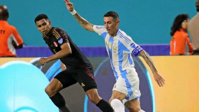 Timnas Argentina berhasil mengunci gelar juara Grup A Copa America 2024 usai mengalahkan Peru dengan skor 2-0 di Stadion Miami Gardens, Miami, Minggu pagi WIB. (Antara)