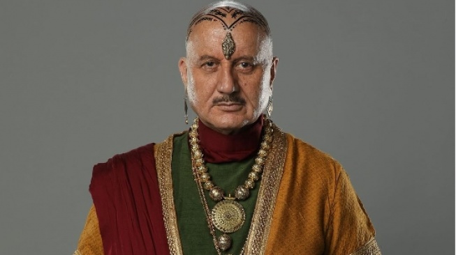 3 Film India Bergenre Komedi yang Dibintangi Anupam Kher di Prime Video