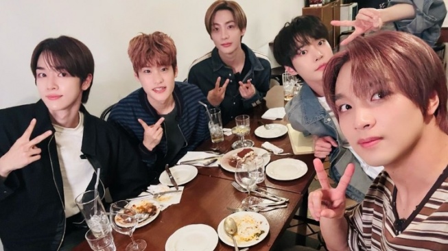 Eat 2 U Episode 8, Doyoung dan Haechan NCT Rebutan Traktir Member RIIZE