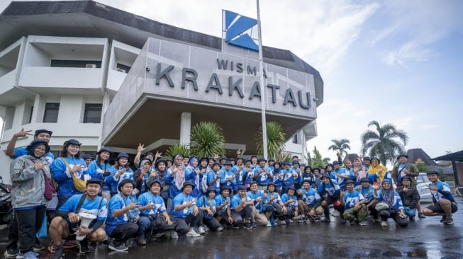 PT KSP Gelar Fun Hiking dan Kegiatan Sosial Bersama Direksi