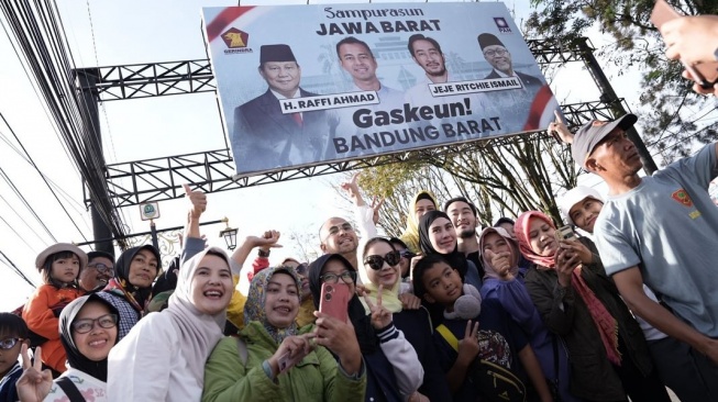 raffinagita1717 diduga bantu Jeje Govinda kampanye di Bandung (Instagram/@raffinagita1717)