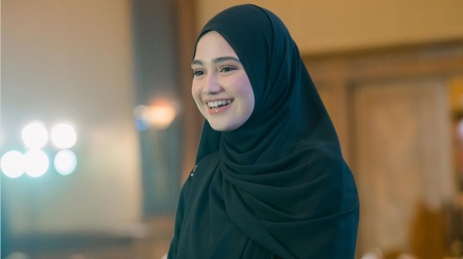 5 Pesona Syifa Hadju Berhijab Saat Hadiri Kajian, Bikin Netizen Singgung Rizky Nazar?