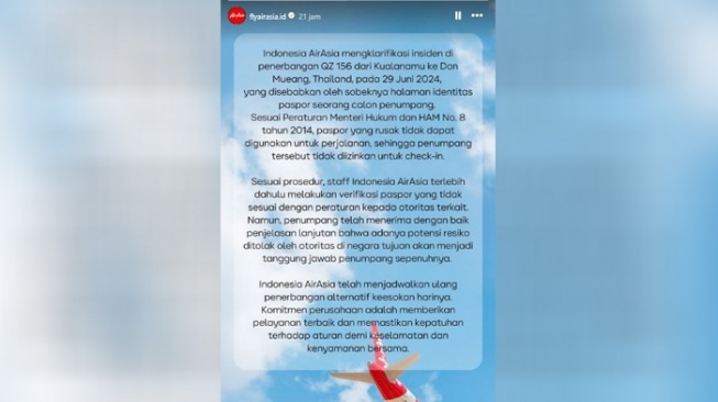 Tangkapan layar penjelasan AirAsia dituding persulit penumpang gegara paspor lecet. [Instagram @flyairasia.id]