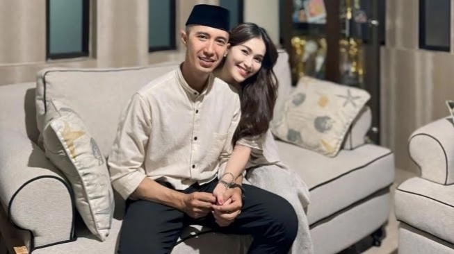 Ramalan Hubungan Ayu Ting-Ting dan Muhammad Fardhana (IG/@ayutingting92)