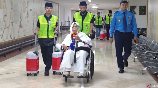 31 Kloter Jemaah Haji Indonesia Kembali ke Tanah Air via Bandara Soekarno-Hatta