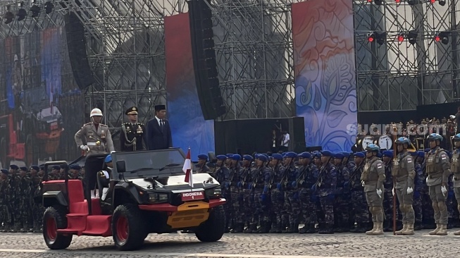 Presiden Jokowi saat menghadiri peringatan HUT Bhayangkara ke-78 di Monas, Jakarta. (Suara.com/Novian)