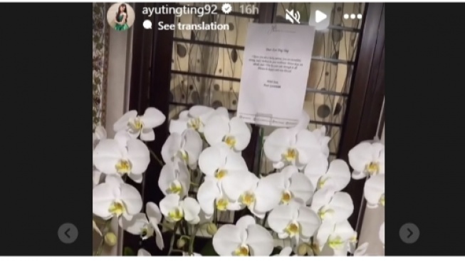 Karangan bunga dari Ivan Gunawan untuk Ayu Ting Ting (Instagram/ayutingting92)