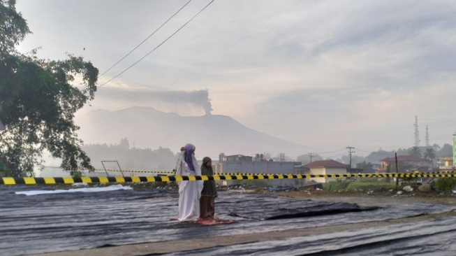 Awas! Material Vulkanik Gunung Marapi di Sumbar Masih Menumpuk di Bagian Hulu, Warga Diminta Waspada