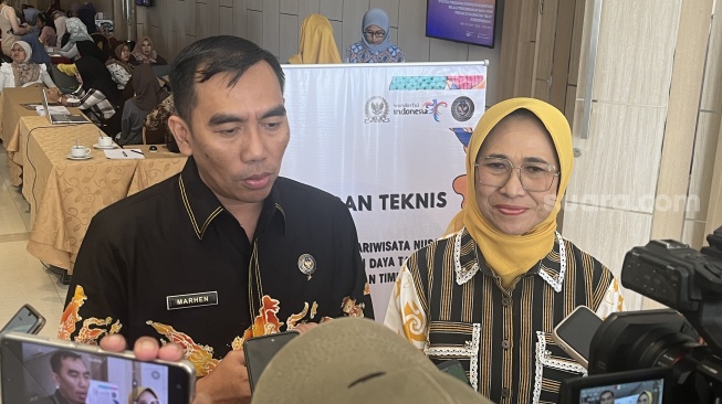 Dwi Marhen Yono dan Hetifah Sjaifudian saat berada di Hotel Harris, Samarinda. [Ist]