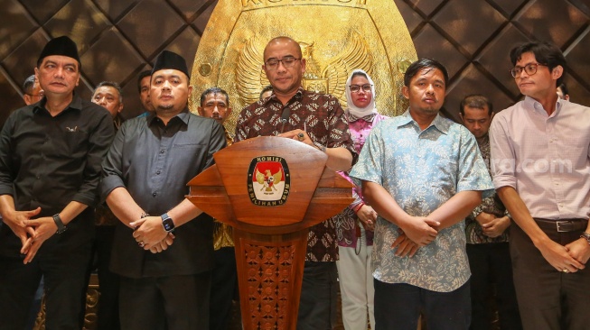 Gantikan Hasyim Asy\’ari usai Dipecat Gegara Cabul, Mochamad Afifuddin Resmi Jabat Ketua KPU