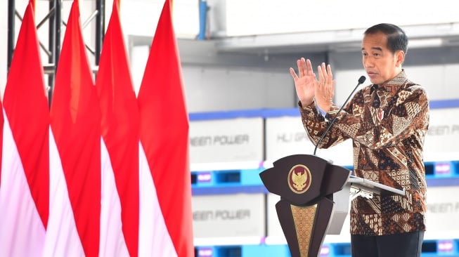 Presiden Joko Widodo atau Jokowi di PT. Hyundai LG Indonesia (HLI) Green Power, Kabupaten Karawang, Provinsi Jawa Barat. (Foto: Rusman - Biro Pers Sekretariat Presiden)