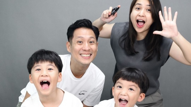 Potret Putri Titian yang Imut dan Awet Muda. (Instagram/putrititian)