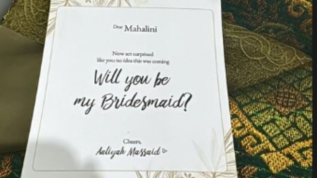 Undangan bridesmaid Aaliyah Massaid (Instagram/@mahaliniraharja) 