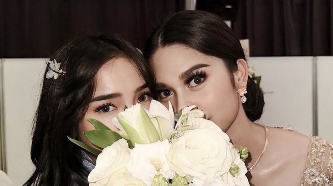 Azizah Salsha Jadi Bridesmaid Aaliyah Massaid, Bakal Tetap Akur dengan Fuji? Yuk Simak 5 Potret Kebersamaannya