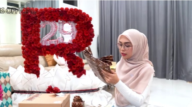 Ria Ricis ulang tahun ke-29. (YouTube)