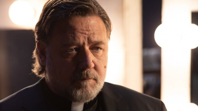 Review Film The Exorcism: Akting Memukau Russell Crowe Terhalang Alur Lambat dan Jumpscare Berlebihan