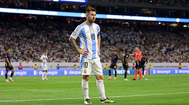 Lionel Messi di laga Argentina vs Ekuador dalam pertandingan perempat final Copa America 2024 di NRG Stadium, Houston, Texas, Jumat (5/7/2024) pagi WIB. [Dok. AFP]