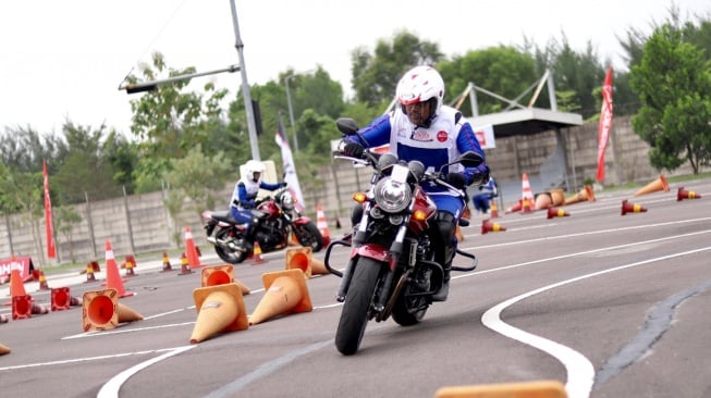 Cara AHM Uji Kualitas Instruktur Safety Riding Honda