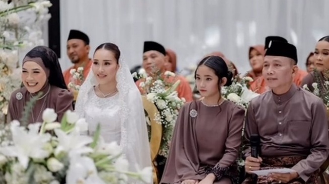 Lagi-Lagi Batal Nikah, Keluarga Ayu Ting Ting Disebut Galau setelah Dapat Komentar Pedas