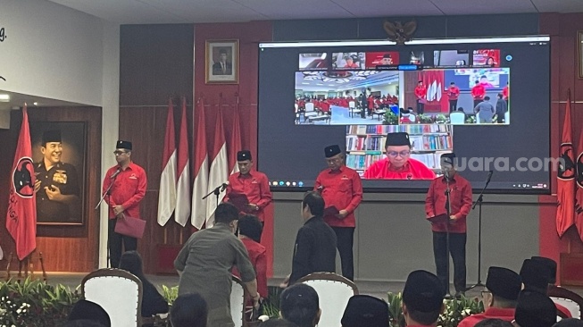 Megawati Angkat Ganip Warsito hingga Andi Widjajanto Sebagai Kepala Badan di PDIP