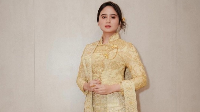 Inspirasi Kebaya Janggan Ala Tissa Biani (Instagram)