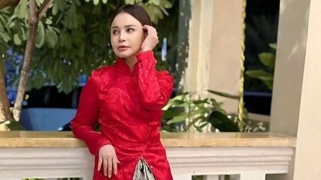 Inspirasi Kebaya Janggan Ala Rossa (Instagram)