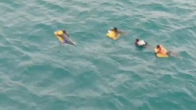 4 Nelayan Terombang-ambing 12 Jam di Laut Usai Kapal Ditabrak Kapal Kargo
