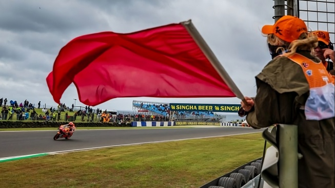 Red Flag pada balap motor (roadracingworld.com)